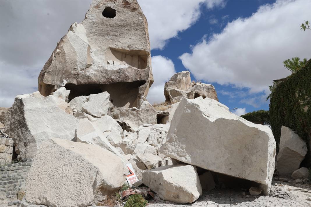 Kapadokya'da milyonlarca yıllık peribacası yıkıldı 3